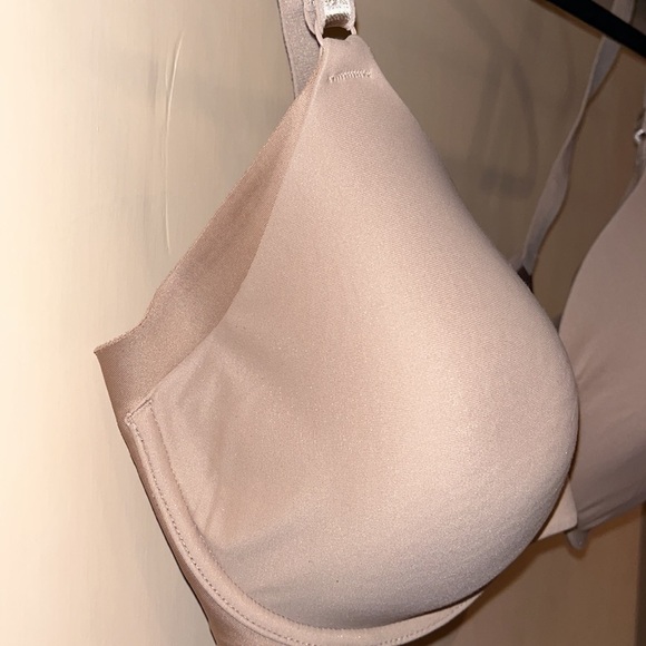 Olga 36DD neutral color bra - Picture 3 of 9